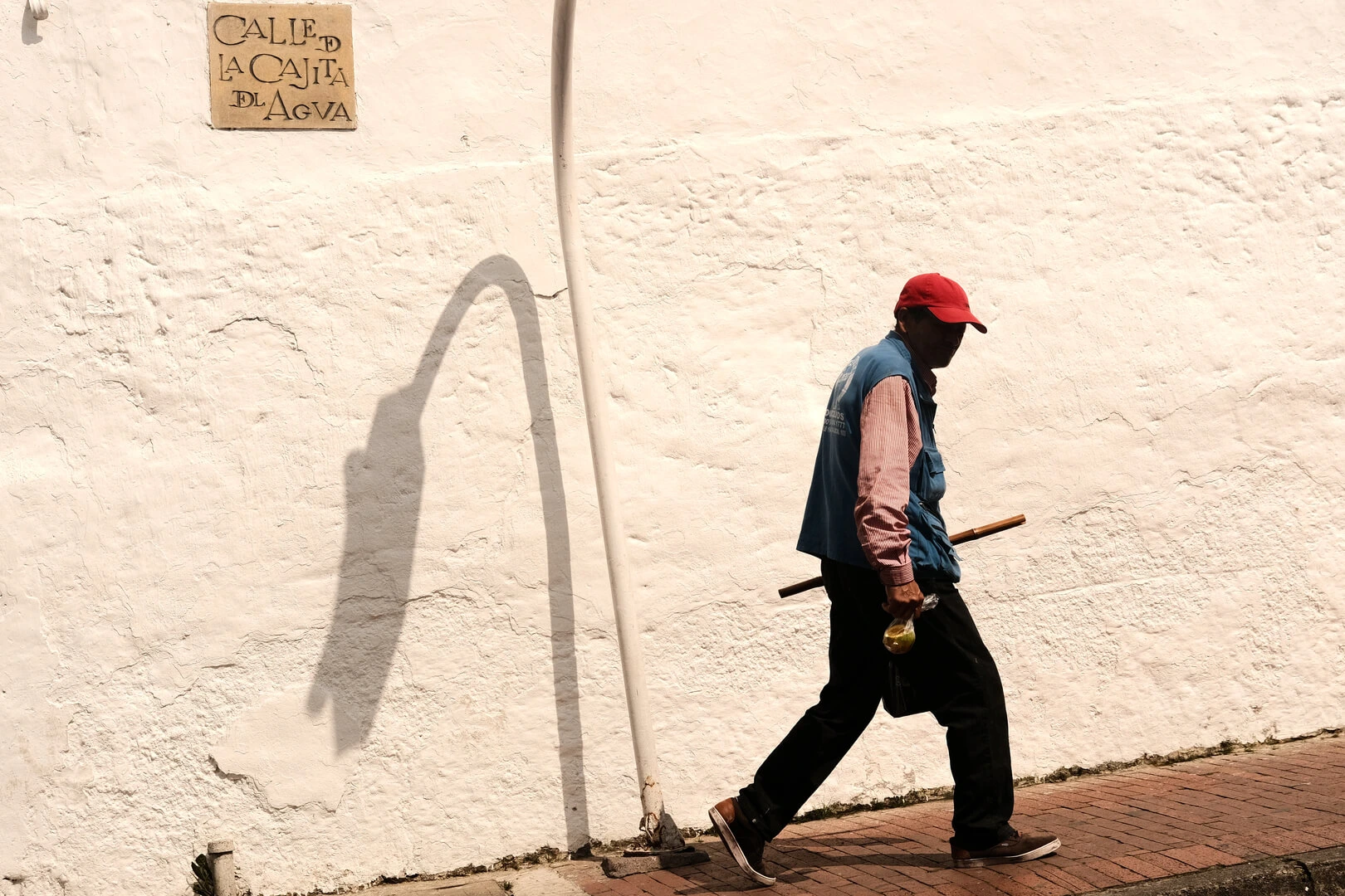 Anonymous walker by Kevin Rodríguez - thekevshot